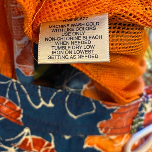 Hawaiian print swim trunks - Picture 3 of 3